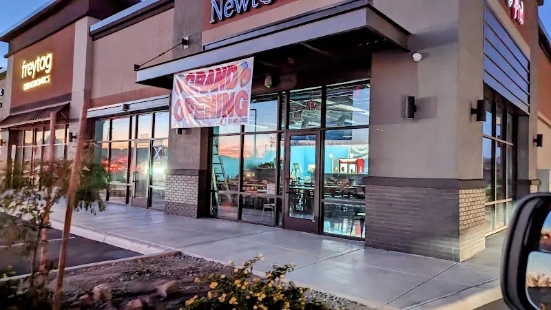 Newton Pho